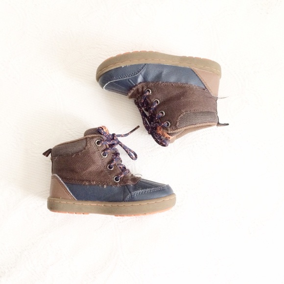 OshKosh Toddler Boots - Picture 2 of 6